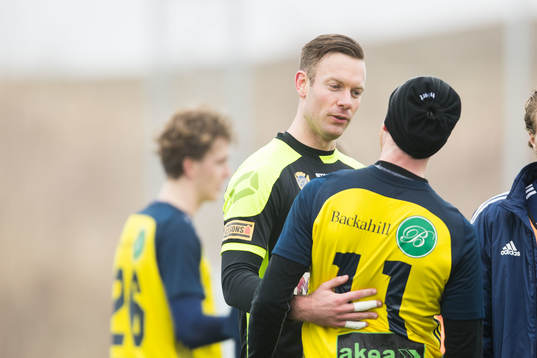 Landskronas målvakt Viktor Noring i diskussion medÄngelholms Björn Westerblad