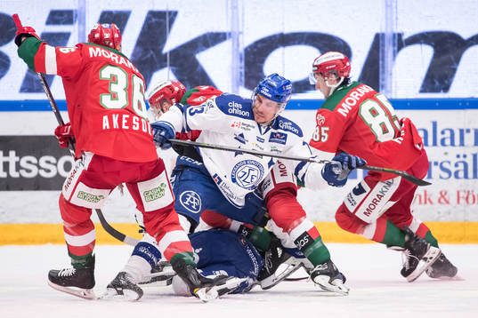 Leksands Jon Knuts och Moras Jason Akeson  och Michael Haga