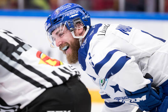 Leksands Austin Madaisky  i ishockeymatchen i direktkvalet