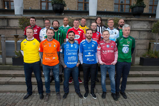  Degerfors Stefan Jacobsson, IFK Värnamos Roar Hansen, IK Brages Kleber Saarenpää, Falkenbergs Hasse Eklund,  Landskronas Agim Sopi, GAIS Bosko Orovic.
Mittenraden: Varbergs Joakim Persson, Östers Christian Järdler, Helsingborgs Per-Ola Ljung, Gefles Johan Mjällby. 
Främre raden: IK Frej Täbys Roberth Björknesjö, AFC Eskilstunas Nemanja Miljanovic, Norrbys Korosh Hatami, Halmstads Igor Krulj, Örgrytes Thomas Askebrand, Jönköpings Södras Jörgen Wålemark.
