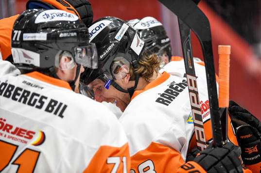 Karlskronas Joachim Rohdin jublar med lagkamrater