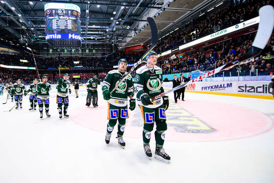 Färjestads Ilari Melart och Johan Ryno jublar och tackar