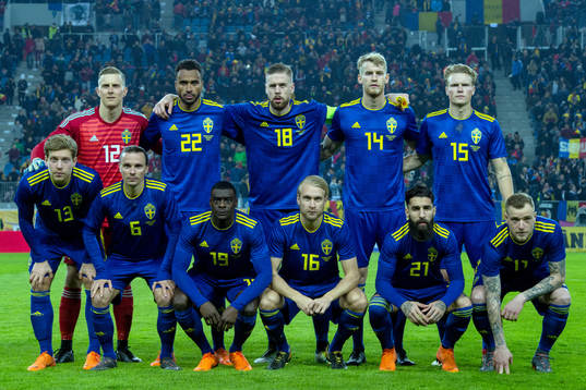 Sveriges startelva övre raden fr v. målvakt Karl-Johan Johnsson, Isaac Kiese Thelin, Pontus Jansson, Filip Helander och Oscar Hiljemark främre raden fr. v. Alexander Fransson, Niklas Hult, Ken Sema, Johan Larsson, Jimmy Durmaz och John Guidetti