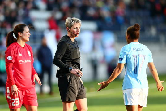 Domare Jana Adamkova, Marija Banusic  och Nikita Parris