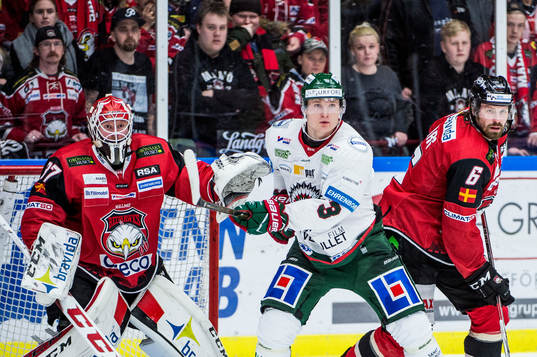 Frölundas Carl Grundström mot Malmö Redhawks målvakt
