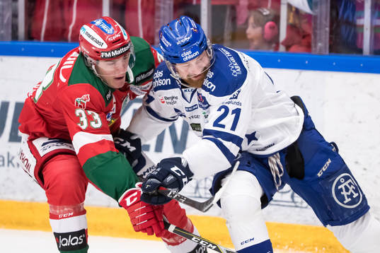 Moras Joakim Lilliehöök och Leksands Mattias Ritola  i