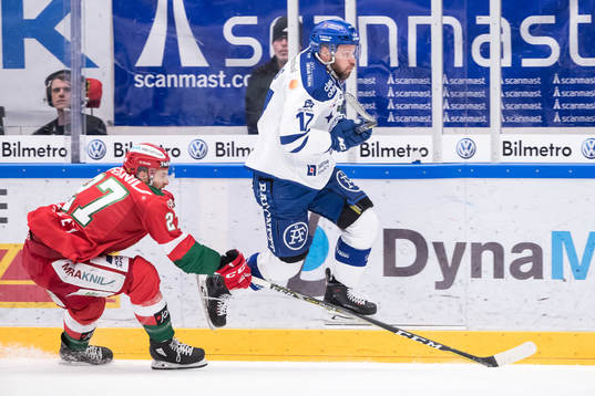 Moras Matt Bailey och Leksands Jesper Ollas  i