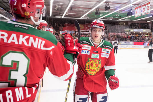 Moras Emil Aronsson jublar