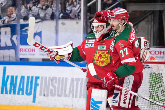 Moras målvakt Christian Engstrand jublar