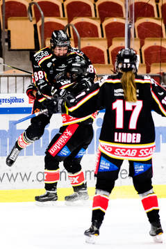 Luleås Ronja Savolainen jublar