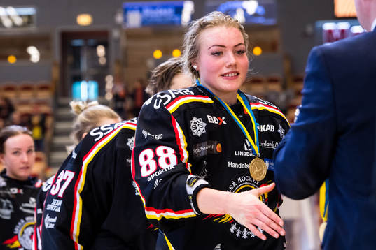 Luleås Ronja Savolainen jublar