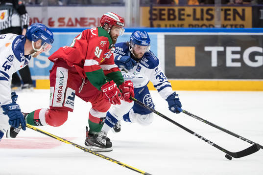 Moras Jacob Lagacé och Leksands Anton Öhman  i