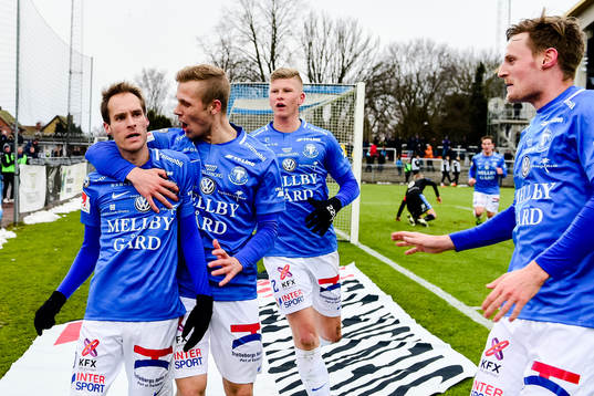 Trelleborgs spelare jublar efter 1-1 av Zoran Jovanovic