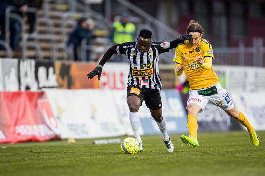 Landskronas Edafe Egbedi och Falkenbergs Robin Östlind