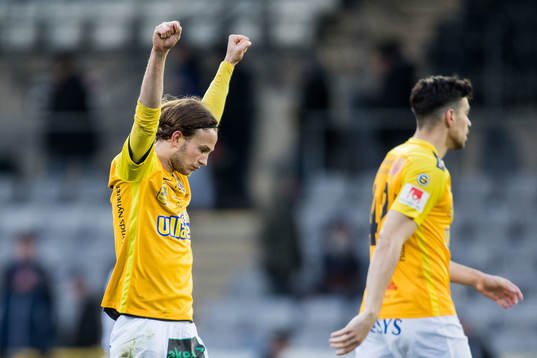 Falkenbergs Robin Östlind jublar