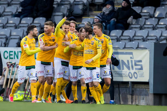 Falkenbergs spelare jublar