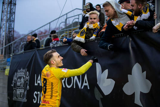 Falkenbergs Tobias Karlsson tackar publiken