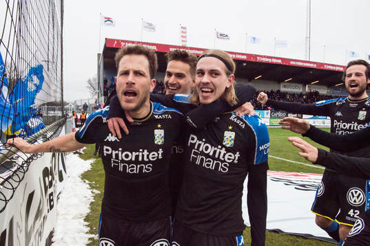 IFK Göteborgs Tobias Hysén jublar med Elias Mar Omarsson