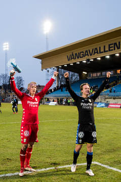 IFK Göteborgs målvakt Pontus Dahlberg och August Erlingmark jublar