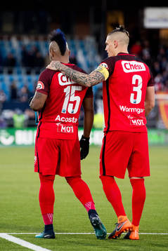 Bismar Acosta of Brann and Vito Wormgoor of Brann