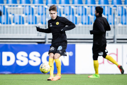 Frejs Dusan Jajic innan fotbollsmatchen i Superettan mellan