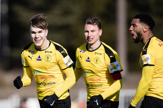 Frejs Dusan Jajic jublar med Marcus Hansson