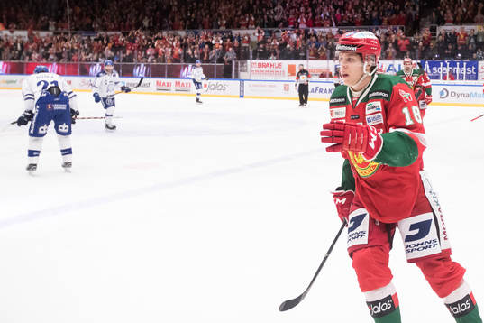 Moras Emil Aronsson jublar