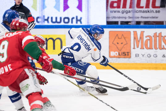 Leksands Emil Bemström  i ishockeymatchen i direktkvalet
