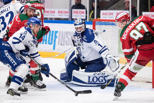 Leksands Oskar Lang och målvakt Tex Williamsson och Moras