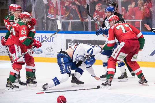 Leksands Matt Carey och Moras Keaton Ellerby fight