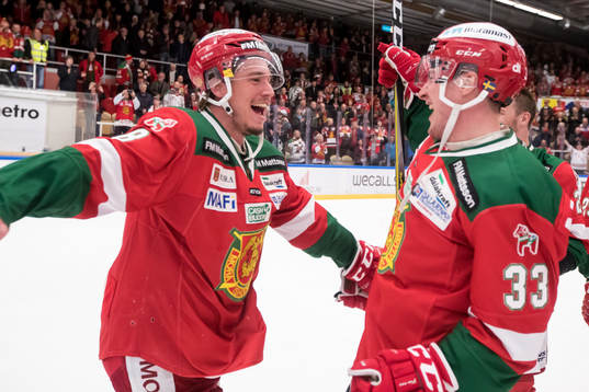 Moras Robin Johansson och Joakim Lilliehöök  jublar i