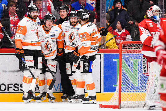 Karlskronas spelare jublar