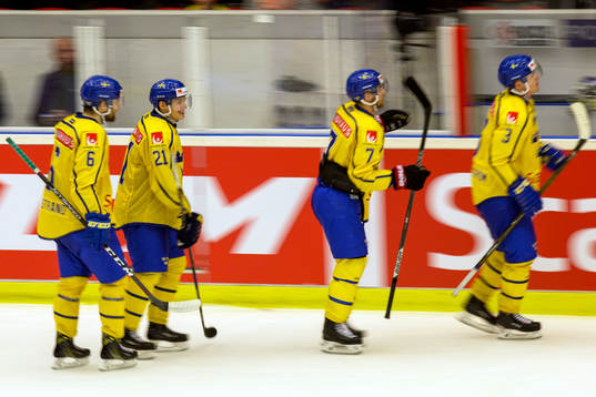 Sveriges Mikael Wikstrand jublar med lagkamrater