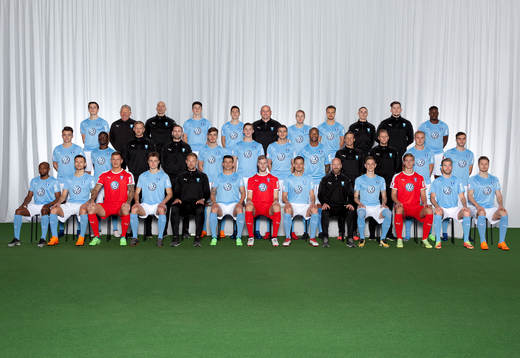  Samuel Adrian, materialförvaltare Swidde Nilsson, styrketräningsinstruktör och massageterapeut Greger Andrijevski, Felix Konstandeliasz, Laorent Shabani, målvaktstränare Jonnie Fedel, Oscar Lewicki, Eric Larsson, fystränare Ben Rosen, fystränarpraktikant Jamie Mackay, Isak Ssewankambo. Mittenledet från vänster: Andreas Vindheim, Bonke Innocent, fysioterapeut Alexander Nilsson, assisterande tränare Andreas Georgson, Pavle Vagic, Hugo Andersson, Alexander Jeremejeff, Carlos Strandberg, assisterande tränare Jens Fjellström, fysioterapeut Jesper Robertsson, Franz Brorsson, Egzon Binaku. Sittande från vänster: Fouad Bachirou, Arnór Ingvi Traustason, Johan Dahlin, Mattias Svanberg, huvudtränare Magnus Pehrsson, Behrang Safari, Fredrik Andersson, Markus Rosenberg, assisterande tränare Olof Persson, Søren Rieks, Mathias Nilsson, Rasmus Bengtsson, Lasse Nielsen.