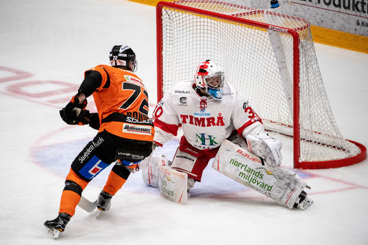 Karlskronas Joachim Rohdin och Timrås målvakt Henrik