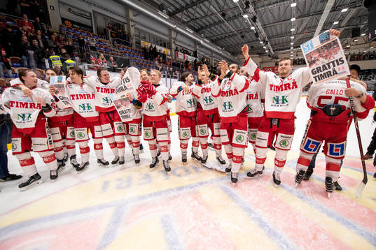 Timrås spelare jublar