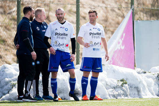 Öjersjös tränare Anders Svensson på väg att byta in sig själv