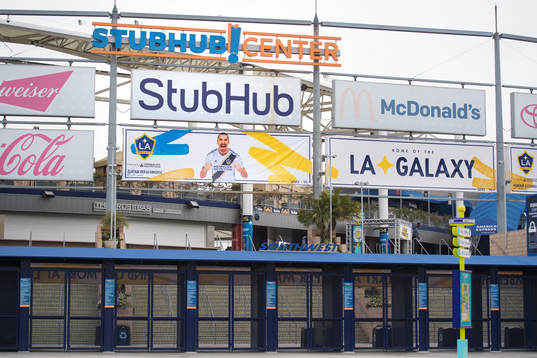 En affisch med Zlatan Ibrahimovic hänger på Stubhub