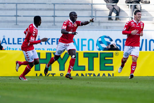 Kalmars Papa Alioune Diouf jublar