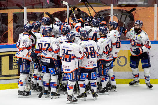 Växjös spelare jublar