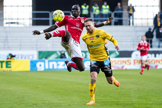 Kalmars Papa Alioune Diouf och Elfsborgs Adam Lundqvist
