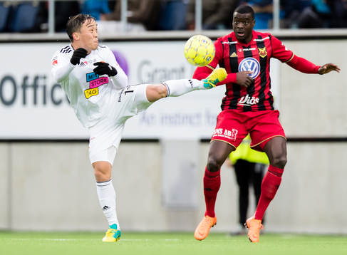Dalkurds Yukiya Sugita med en klack framför Östersunds
