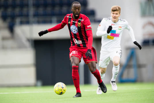 Dalkurds Heradi Rashidi med boll