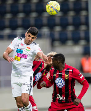 Dalkurds Rewan Amin når högst i en nickduell med