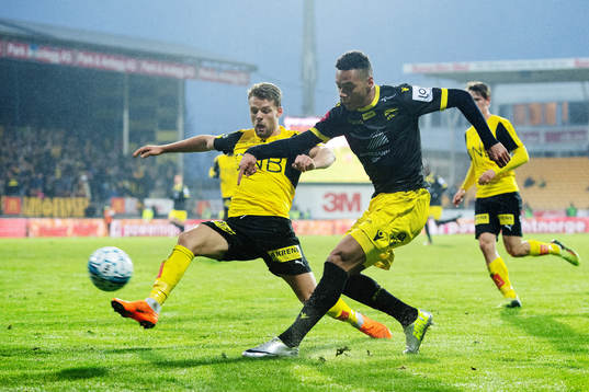 Mats Haakenstad of Lillestrøm and Kevin Kabran of Start