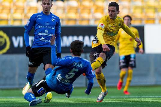 Elfsborgs Arian Kabashi skjuter 1-0