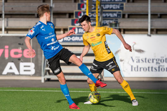 Elfsborgs Mattias Özgün och Halmstads Isac Harrysson