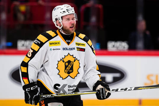 Skellefteås Mark Katic grimaserar