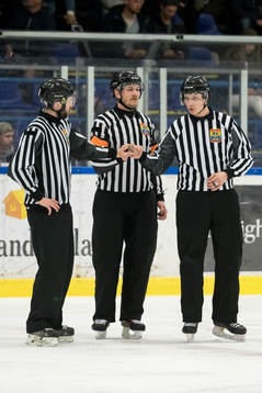 Domare Daniel Eriksson och Linjemän Rasmus Strömberg och