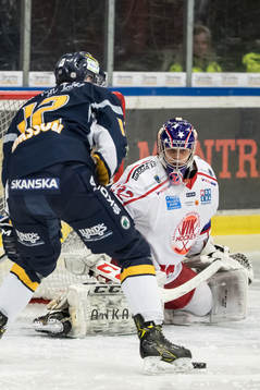 Västerviks målvakt Jonas Fransson   i ishockeymatchen i